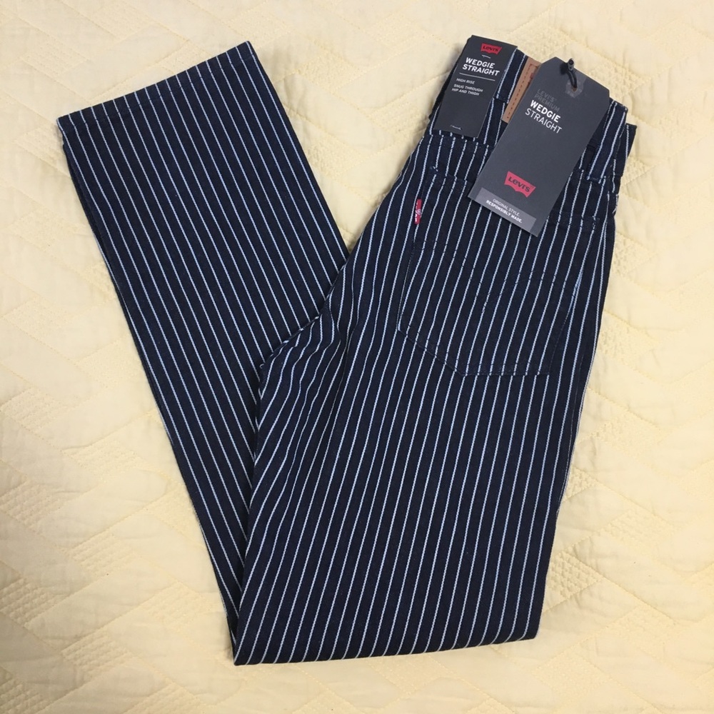 🔥NWT Striped Levi’s Wedgie Straight Jeans